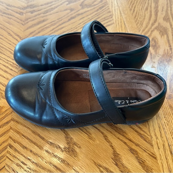 Girls Black Dress Shoes- Size 2 - Picture 2 of 5